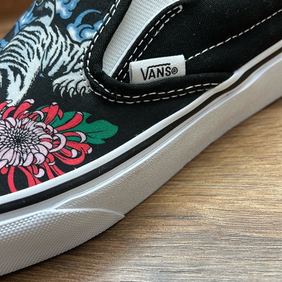Vans Slip-On Shoes with Tiger and Floral Design - Picture 8 of 9